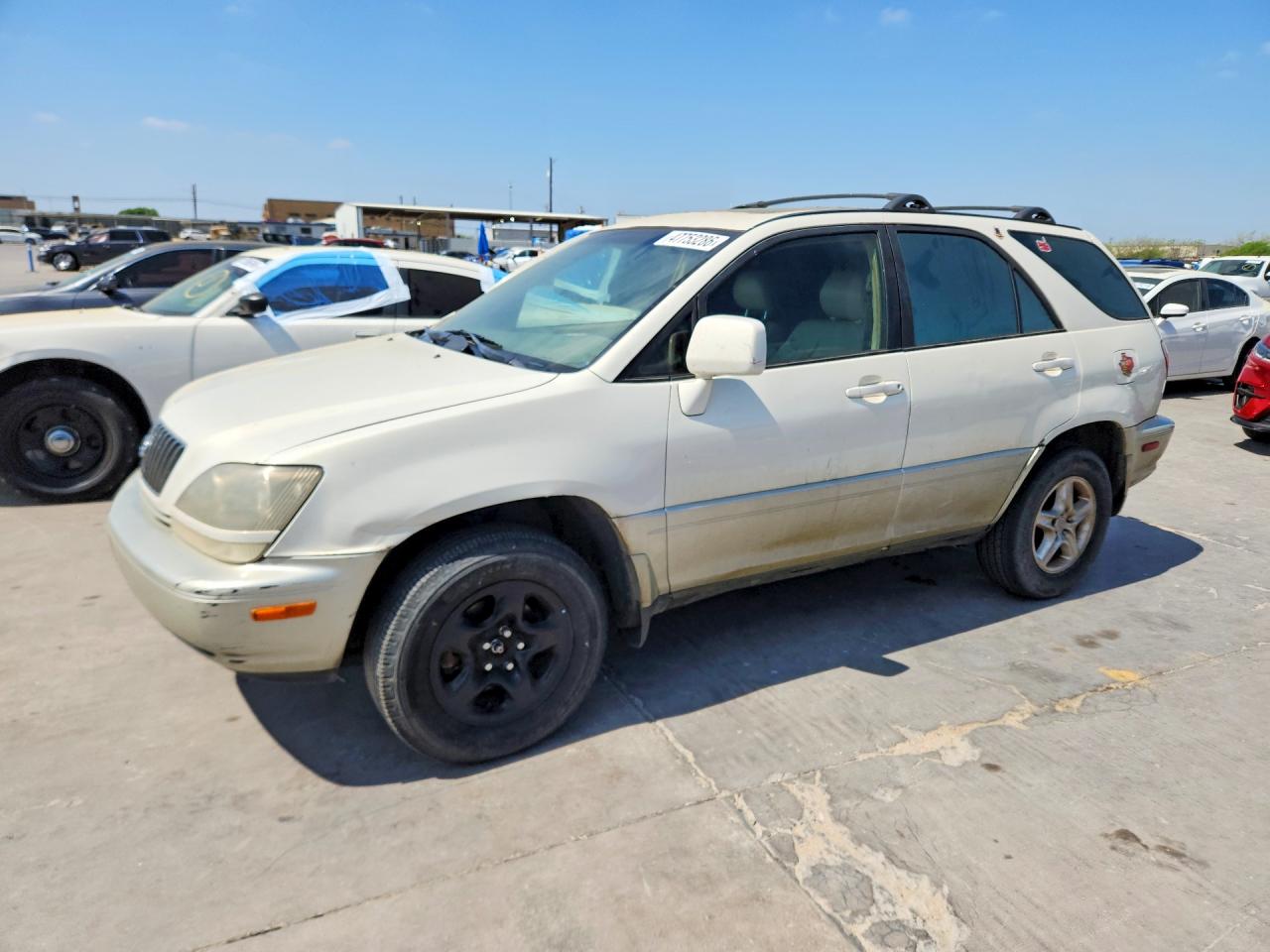 2000 Lexus RX 300, VIN JT6GF10U7Y0081670 — Front end