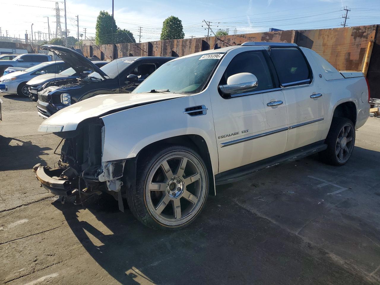 2012 Cadillac Escalade EXT Luxury, VIN 3GYT4MEF5CG232965 — Перед