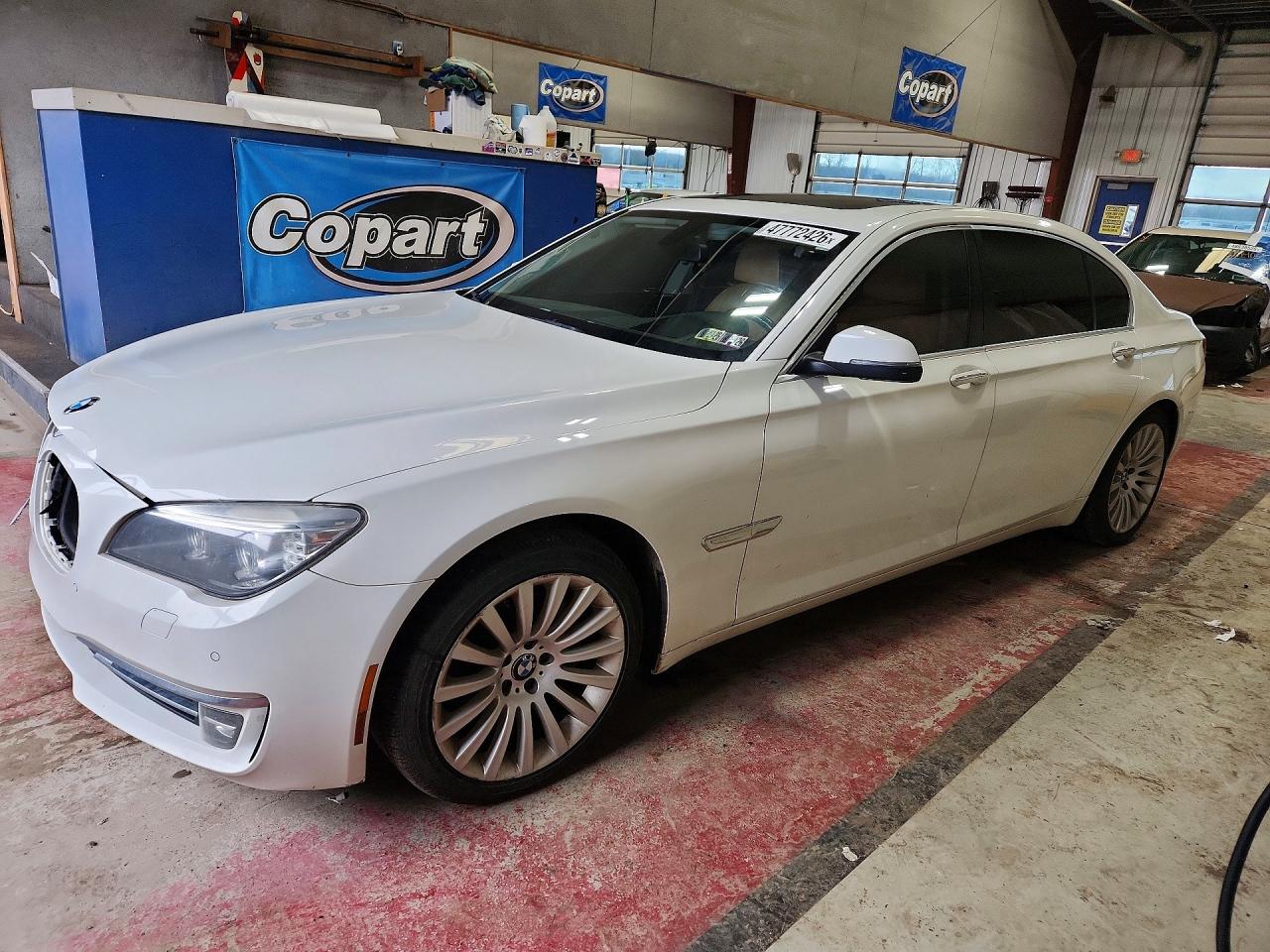 2013 BMW 7 Series 740Li, VIN WBAYE4C5XDD136666 — Front end