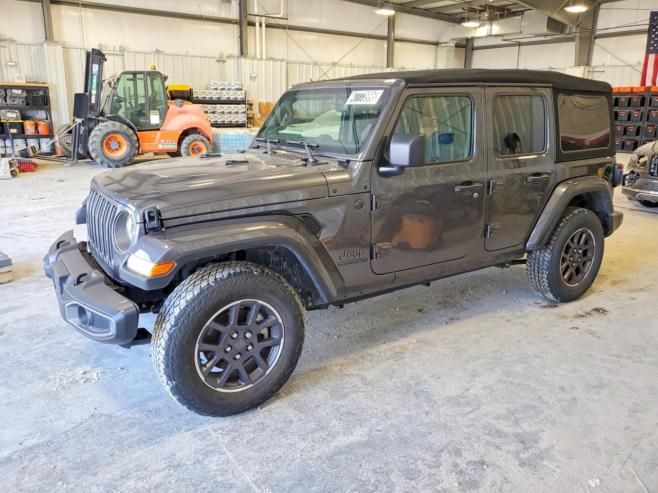 2021 Jeep Wrangler Unlimited 80th Anniversary, VIN 1C4HJXDN3MW712097 — Фото с аукциона