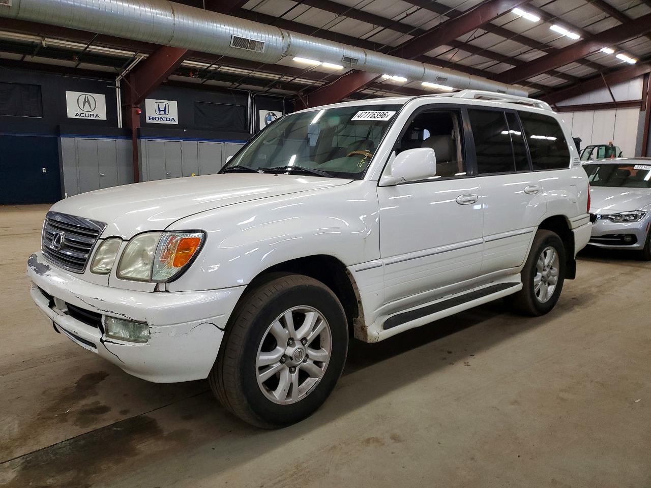 2004 Lexus LX 470, VIN JTJHT00W343543665 — Front end