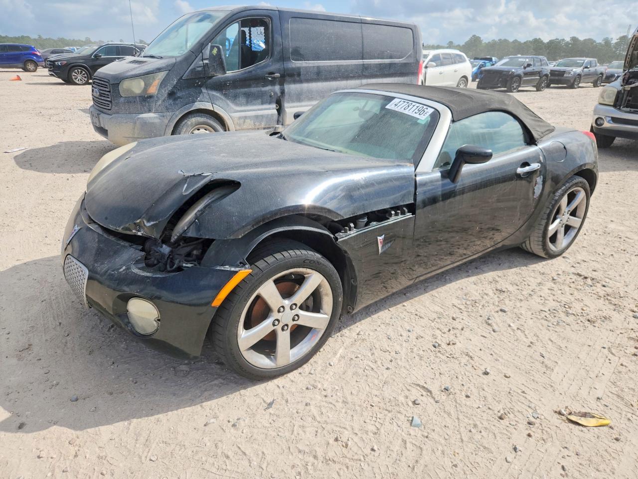 2006 Pontiac Solstice, VIN 1G2MB33B06Y110054 — Front end