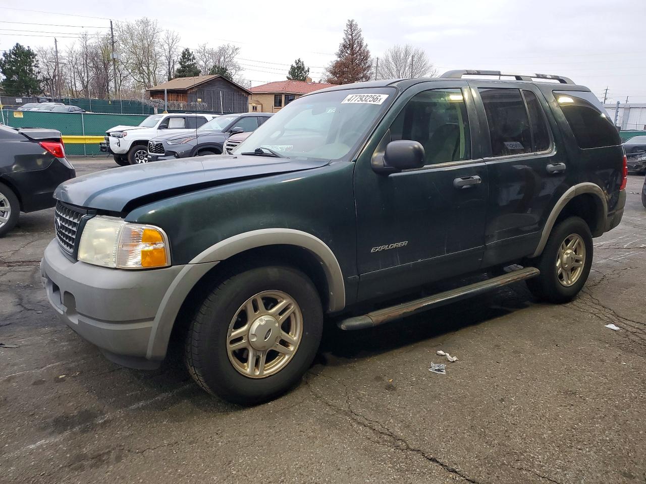 2002 Ford Explorer XLS, VIN 1FMZU72EX2UA16324 — Front end