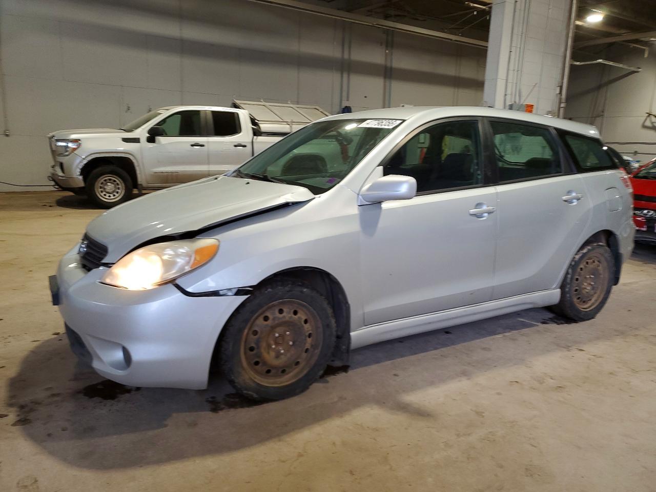 2005 Toyota Matrix STD, VIN 2T1KR32E75C892267 — Перед
