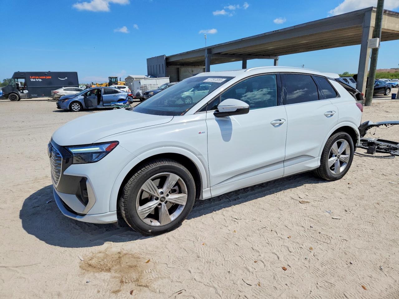 2024 Audi Q4 e-tron Premium, VIN WA1KUBFZ7RP053839 — Зад