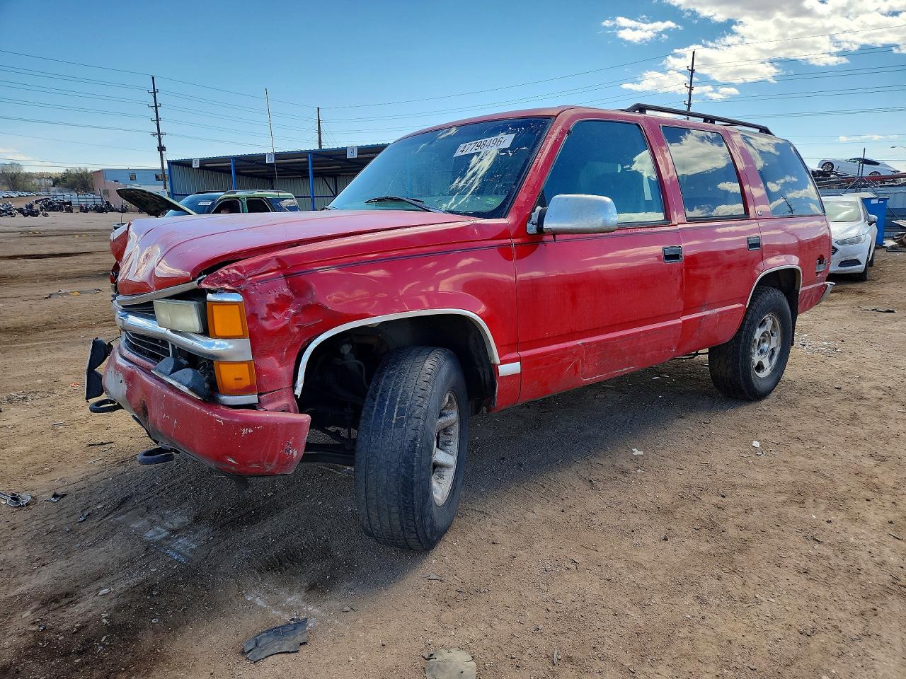 1998 GMC Yukon, VIN 1GKEK13R2WJ729222 — Front end