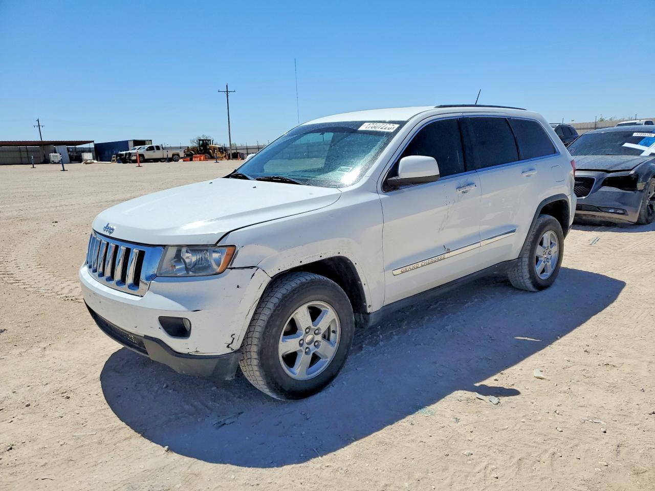 2013 Jeep Grand Cherokee Laredo, VIN 1C4RJFAG7DC557107 — Front end