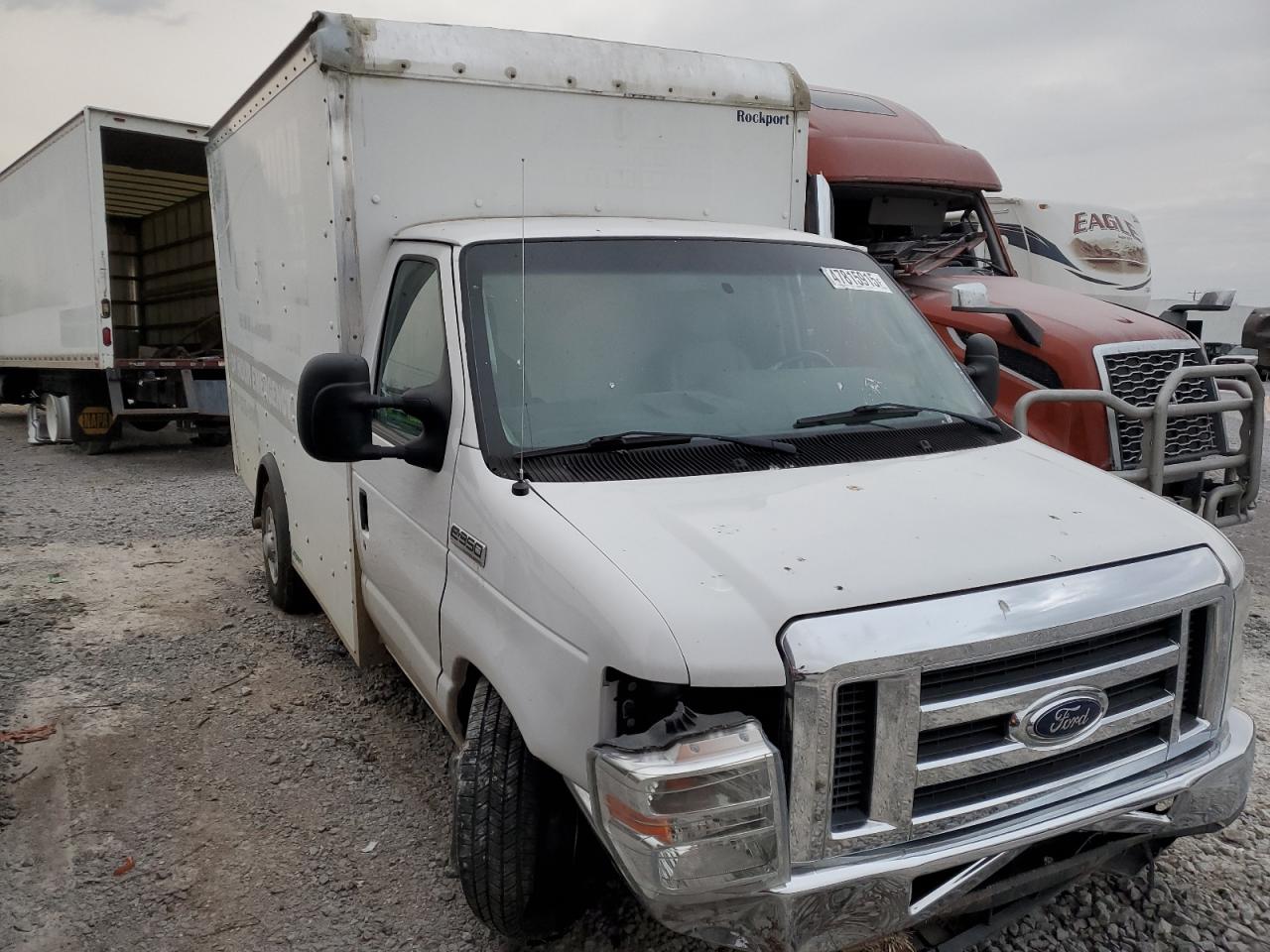 2016 Ford Econoline Commercial, VIN 1FDWE3FS1GDC51632 — Front end