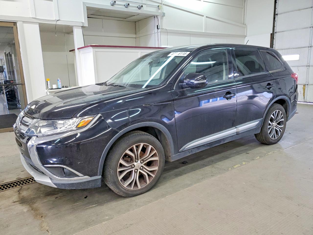 2016 Mitsubishi Outlander SE, VIN JA4AZ3A3XGZ013326 — Minor dents and scratches