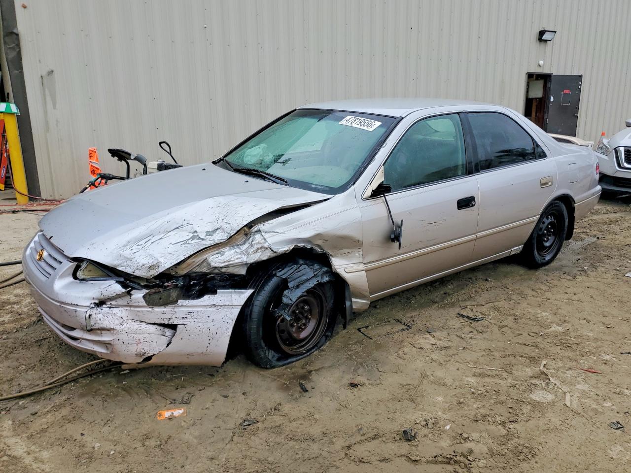 1998 Toyota Camry LE, VIN 4T1BG22K4WU287449 — Днище