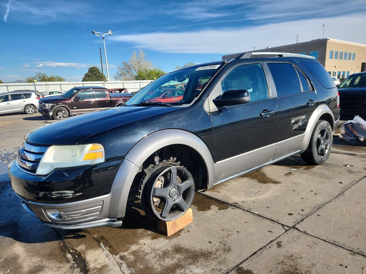 2008 Ford Taurus X SEL, VIN 1FMDK05W78GA29759 — Front end