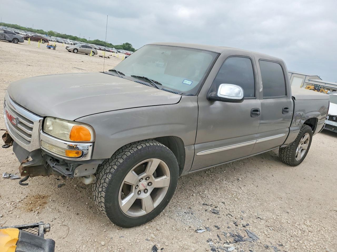 2006 GMC Sierra 1500 SL, VIN 2GTEC13V261253439 — Frame damage