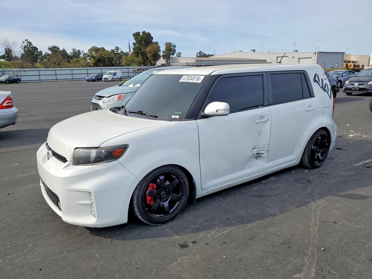 2014 Scion xB, VIN JTLZE4FE5EJ059683 — Side