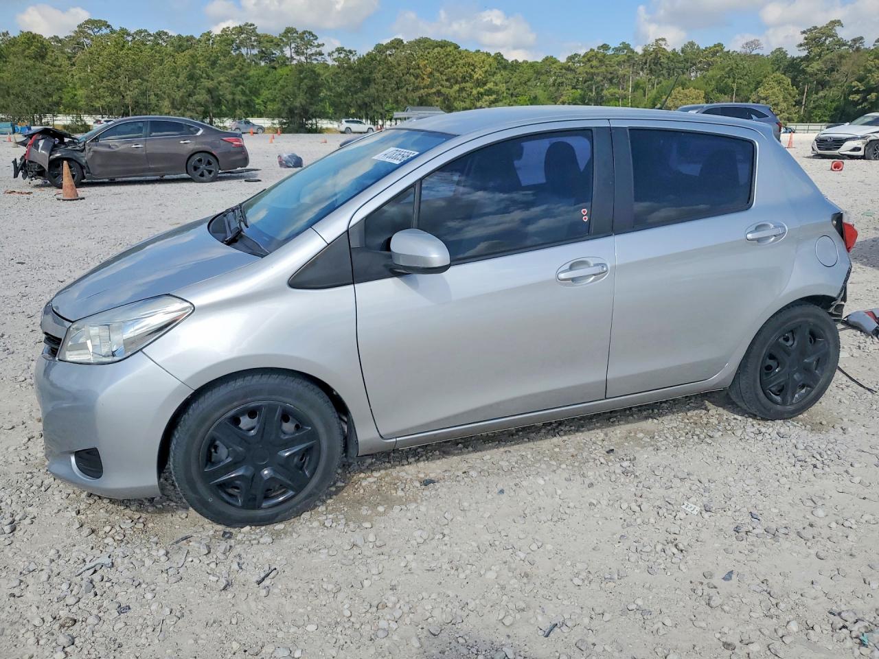 2013 Toyota Yaris LE, VIN JTDKTUD3XDD542376 — Rear end