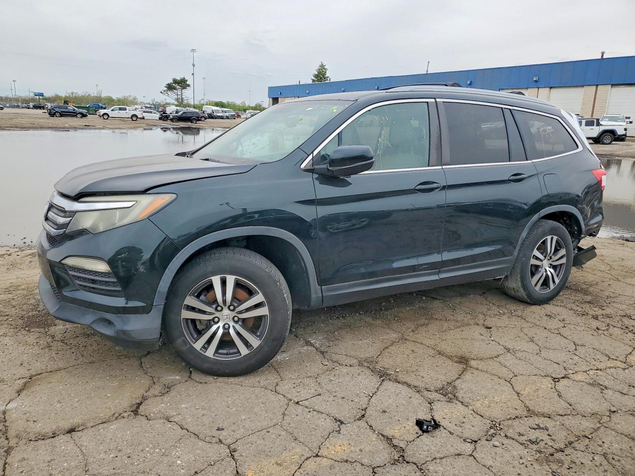 2016 Honda Pilot EX-L, VIN 5FNYF6H76GB077408 — Rear end
