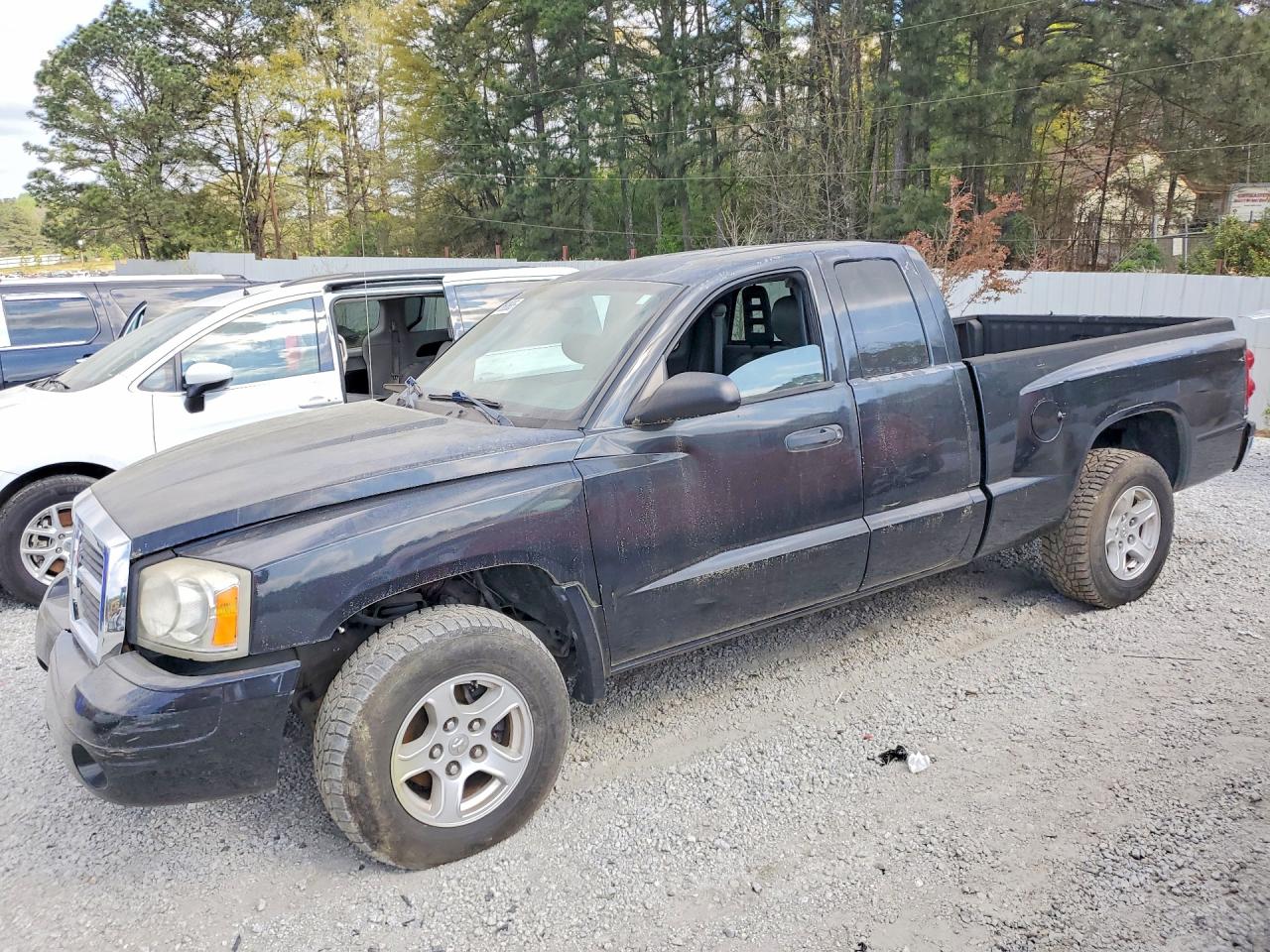 2006 Dodge Dakota SLT, VIN 1D7HE42K96S694524 — Перед