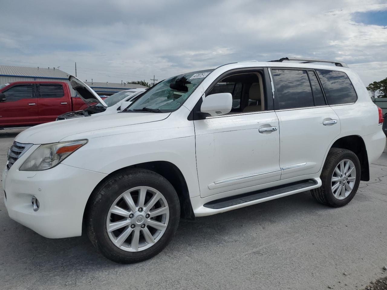 2010 Lexus LX 570, VIN JTJHY7AX3A4051614 — Перед
