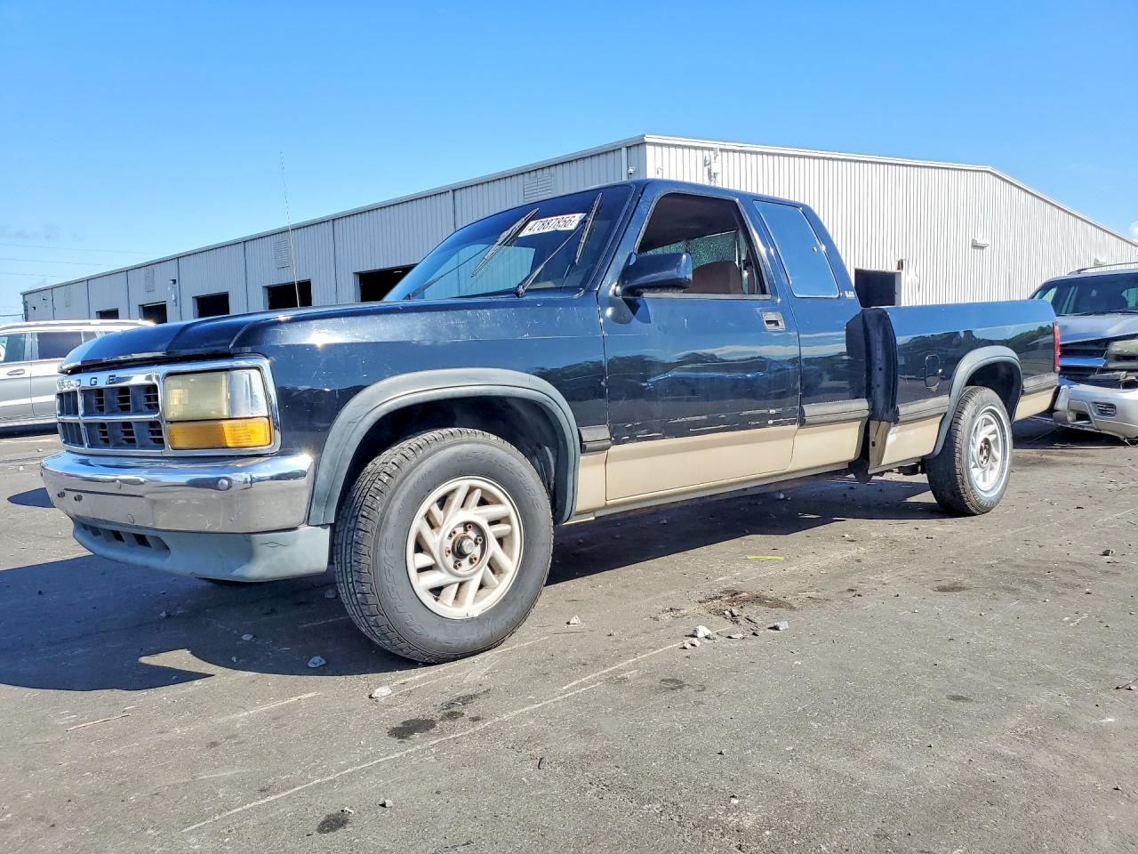 1992 Dodge Dakota, VIN 1B7FL23XXNS696786 — Зад