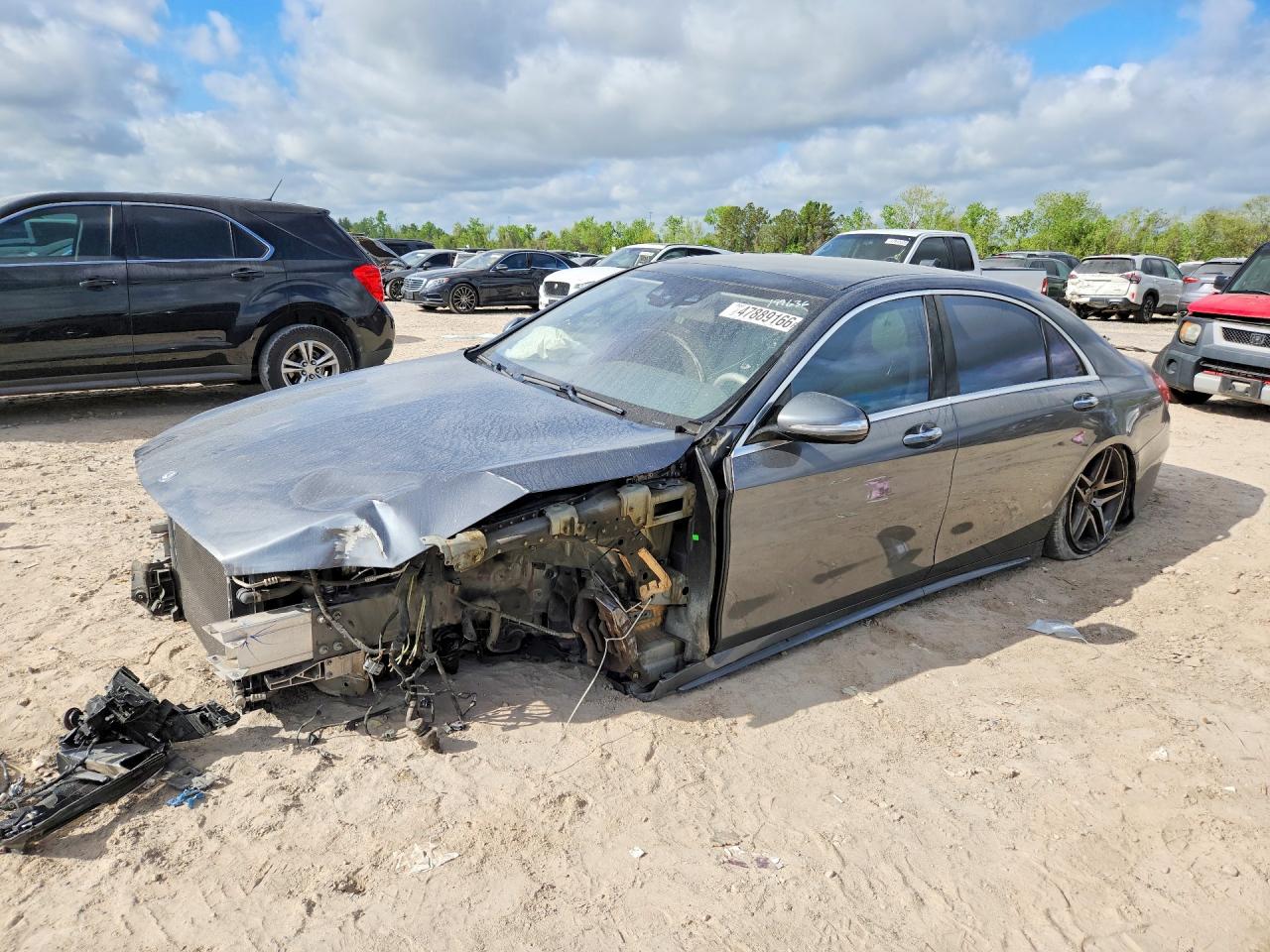 2017 Mercedes-Benz S 550, VIN WDDUG8FB2HA338516 — Front end