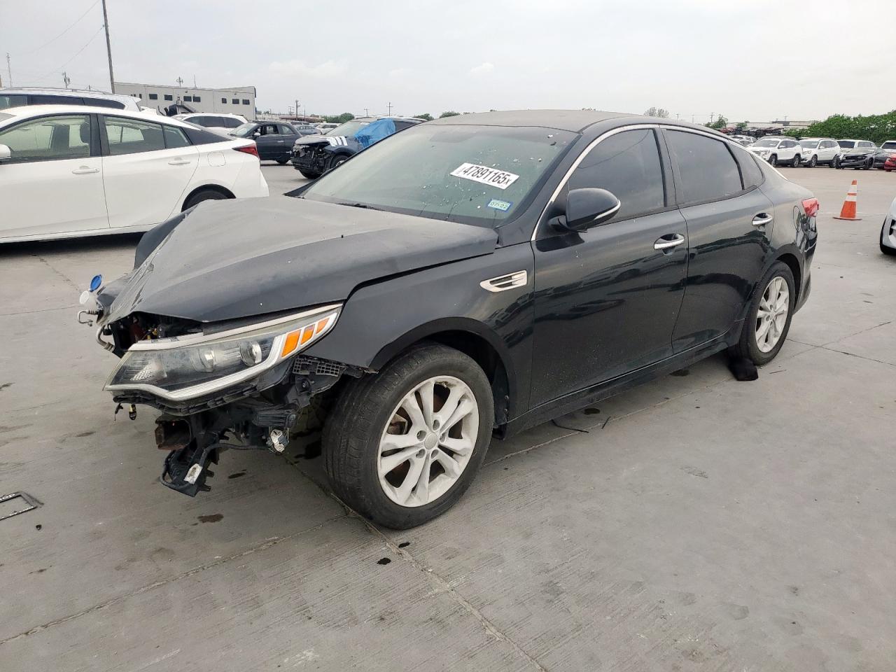 2017 Kia Optima LX, VIN 5XXGT4L37HG123033 — Front end