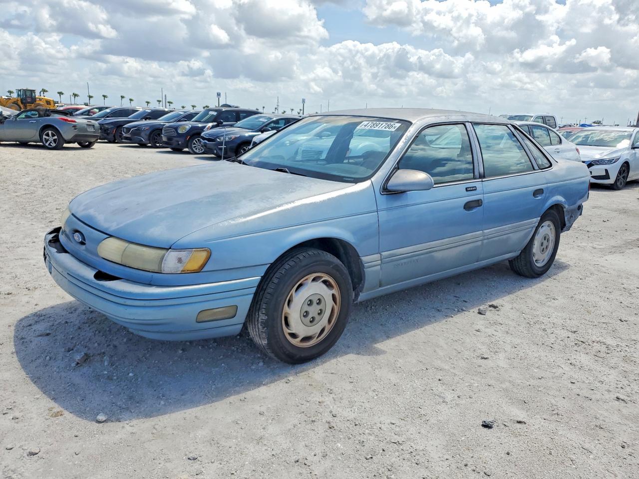 1992 Ford Taurus, VIN 1FACP5347NG135212 — Rear end