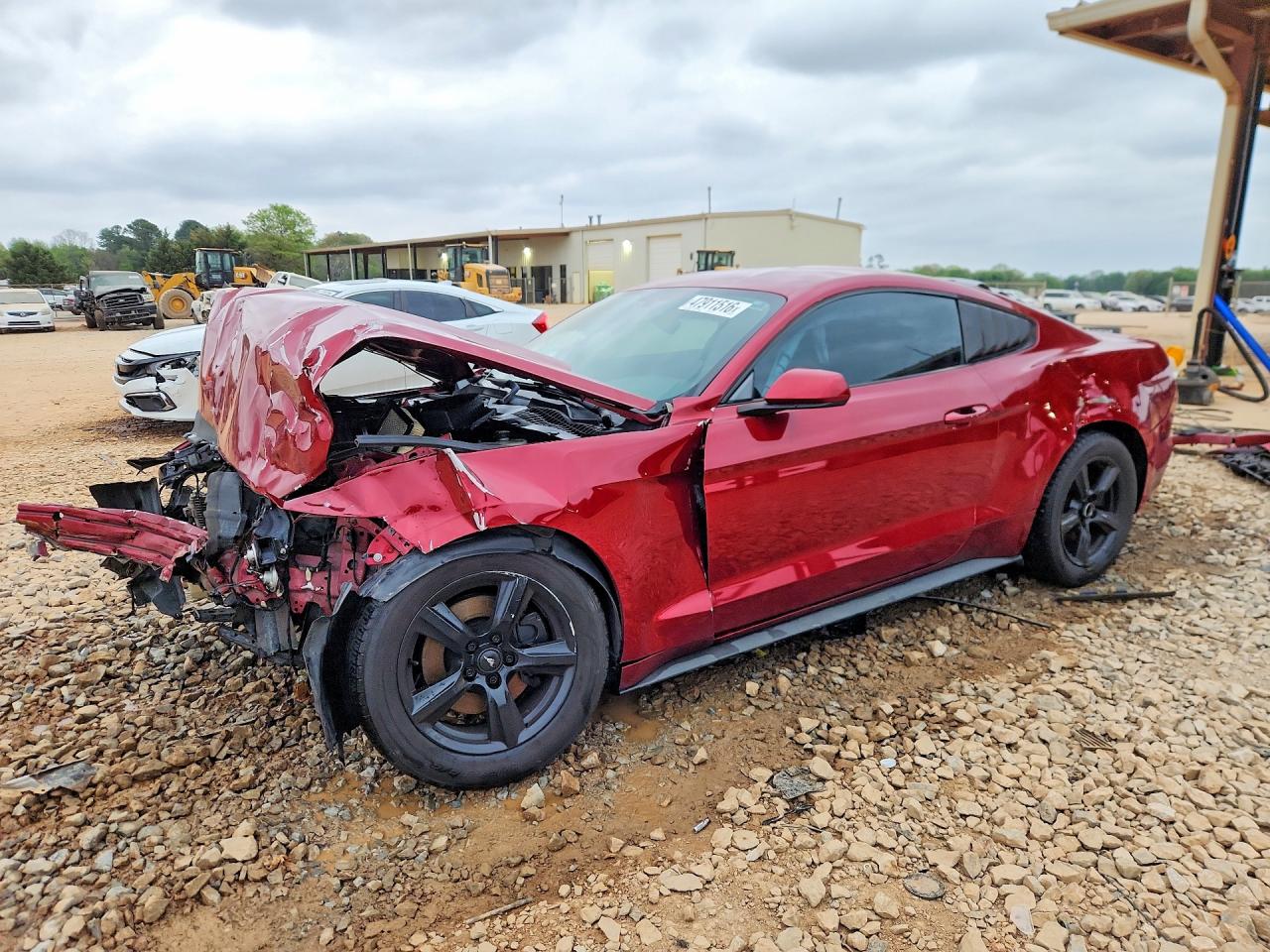 2015 Ford Mustang V6, VIN 1FA6P8AMXF5395649 — Front end