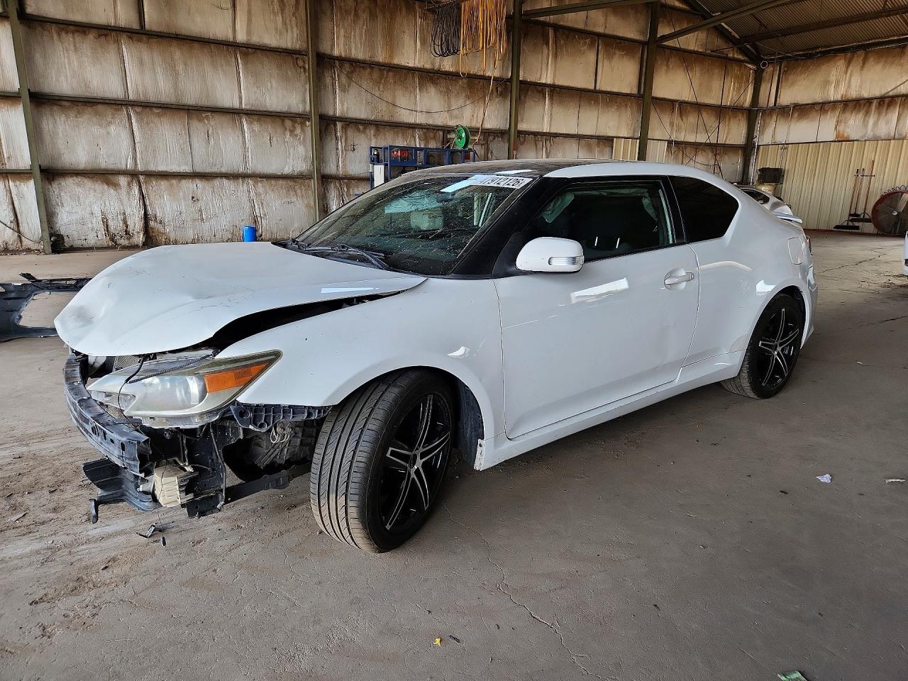 2014 Scion tC, VIN JTKJF5C75E3082704 — Front end