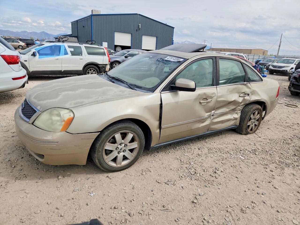 2006 Ford Five Hundred SEL, VIN 1FAFP24156G146811 — Side