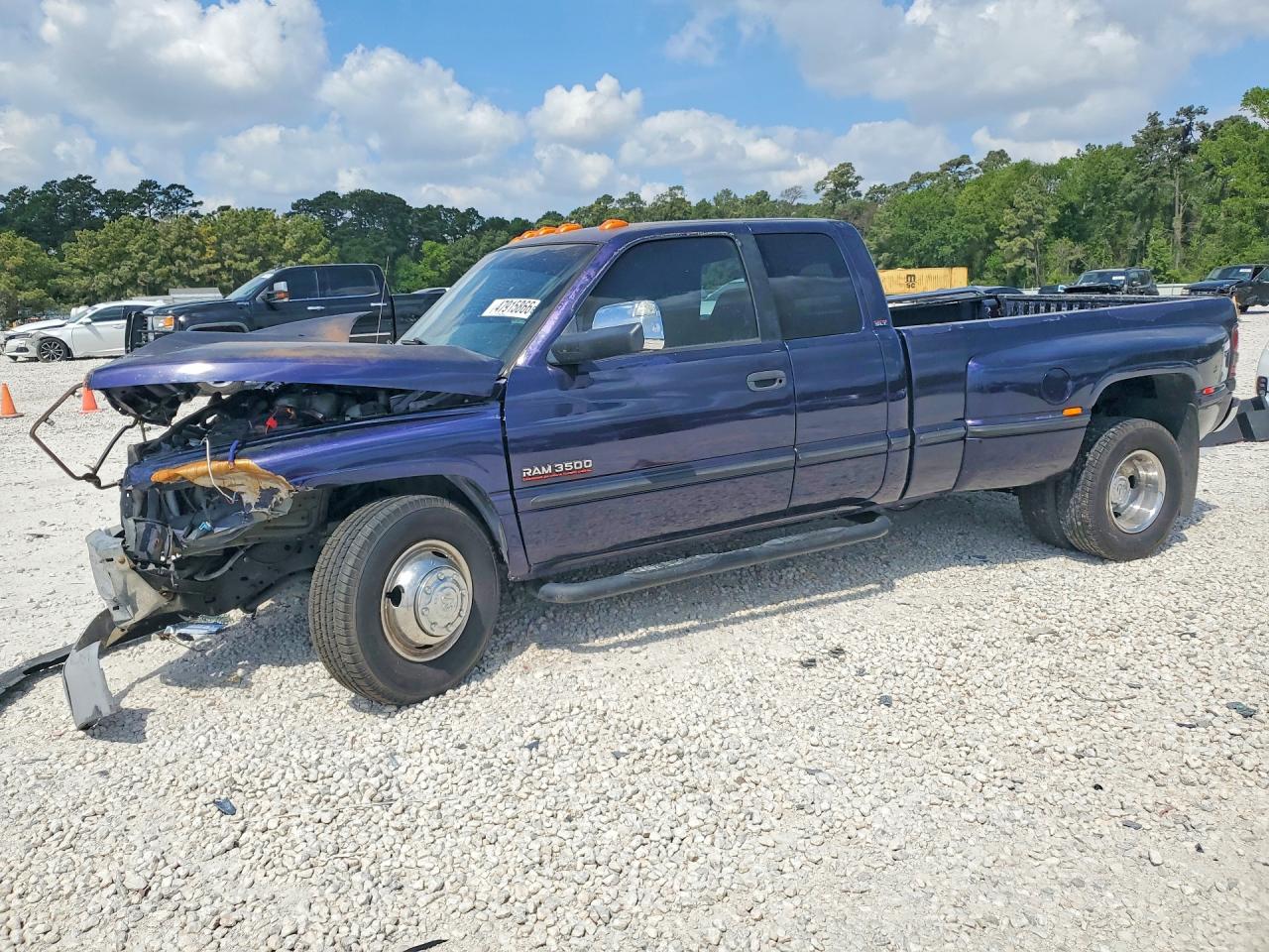 1999 Dodge 3500, VIN 1B7MC3367XJ514555 — Перед