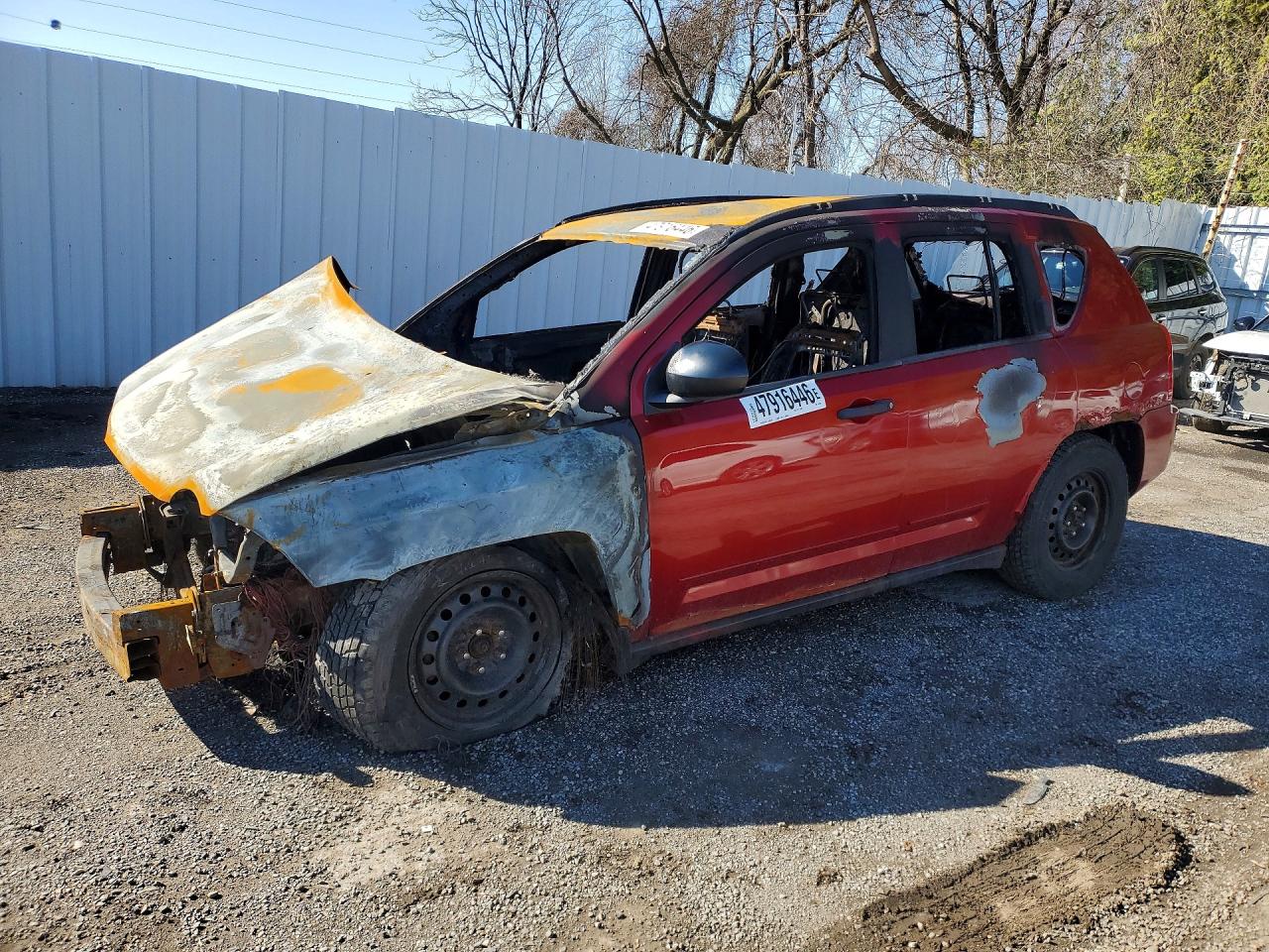 2008 Jeep Compass Sport, VIN 1J8FT47W48D522422 — Пожар