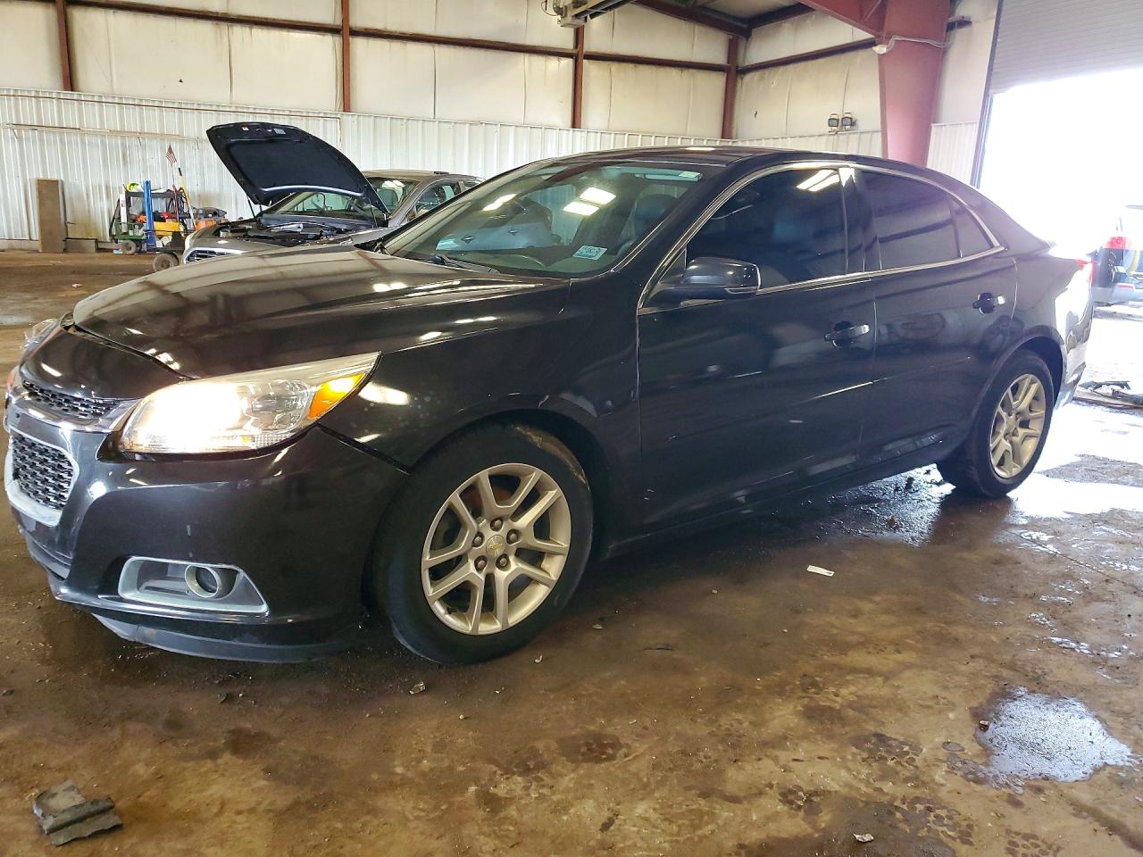 2015 Chevrolet Malibu LT, VIN 1G11C5SL5FF337052 — Front end