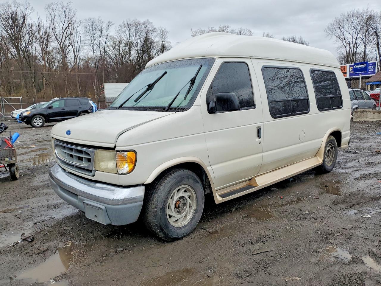 1997 Ford Econoline Commercial, VIN 1FDEE146XVHB42114 — Front end
