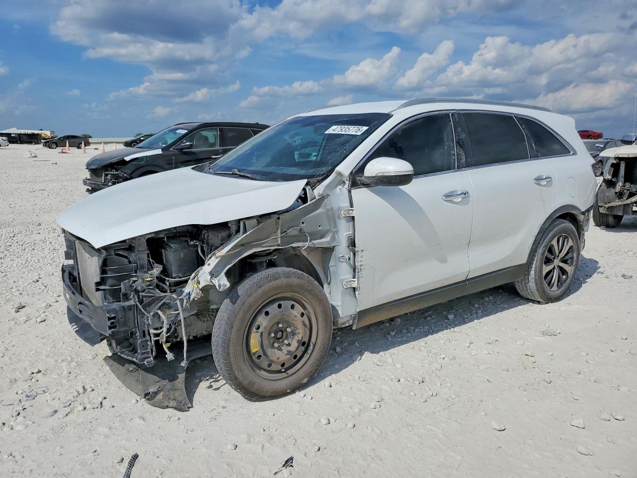 2017 Kia Sorento EX, VIN 5XYPH4A5XHG309912 — Front end