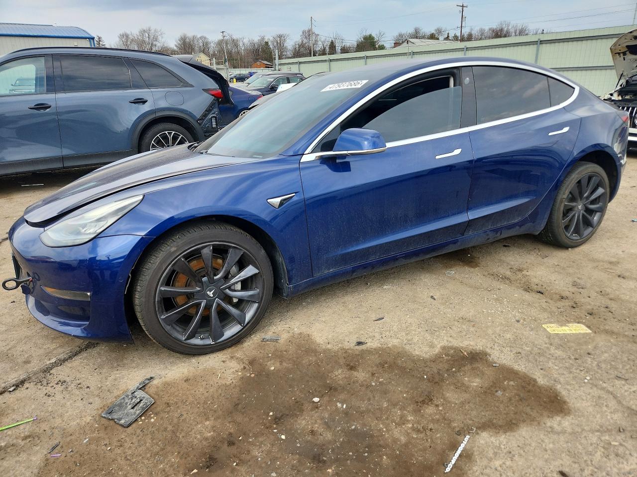 2017 Tesla Model 3 Standard, VIN 5YJ3E1EA5HF001051 — Перед