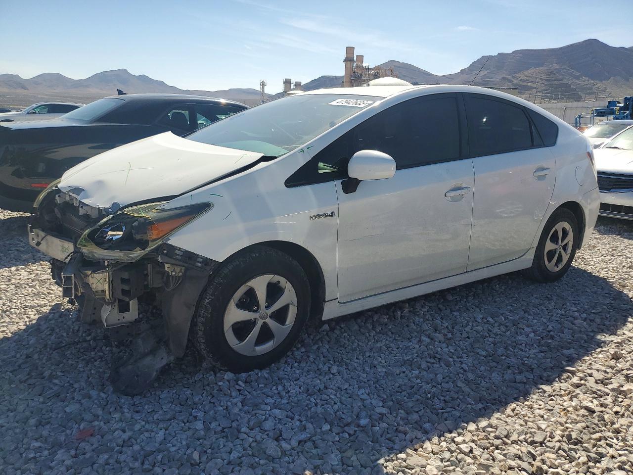 2014 Toyota Prius Four, VIN JTDKN3DU8E0384268 — Front end
