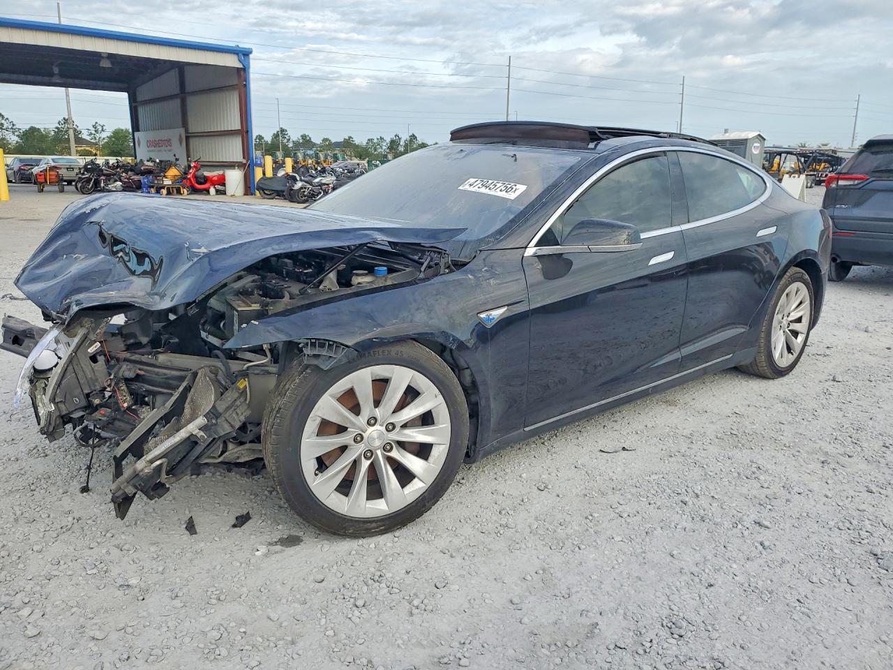 2016 Tesla Model S 90D, VIN 5YJSA1E28GF131971 — Front end