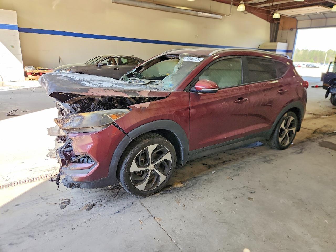 2016 Hyundai Tucson Limited, VIN KM8J33A27GU105310 — Engine fire