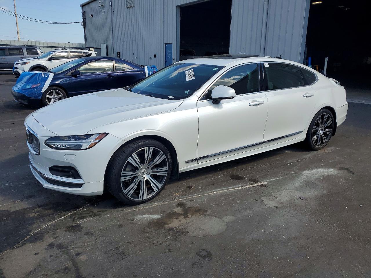 2021 Volvo S90 Inscription, VIN LVYA22ML8MP204971 — Rear end