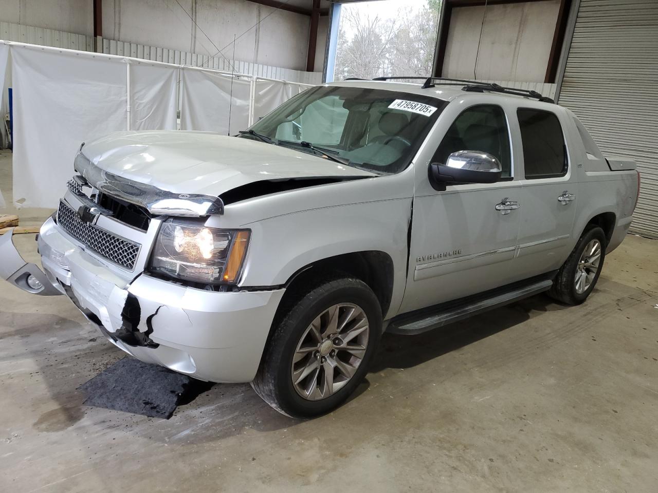 2012 Chevrolet Avalanche LTZ, VIN 3GNMCGE0XCG183781 — Front end