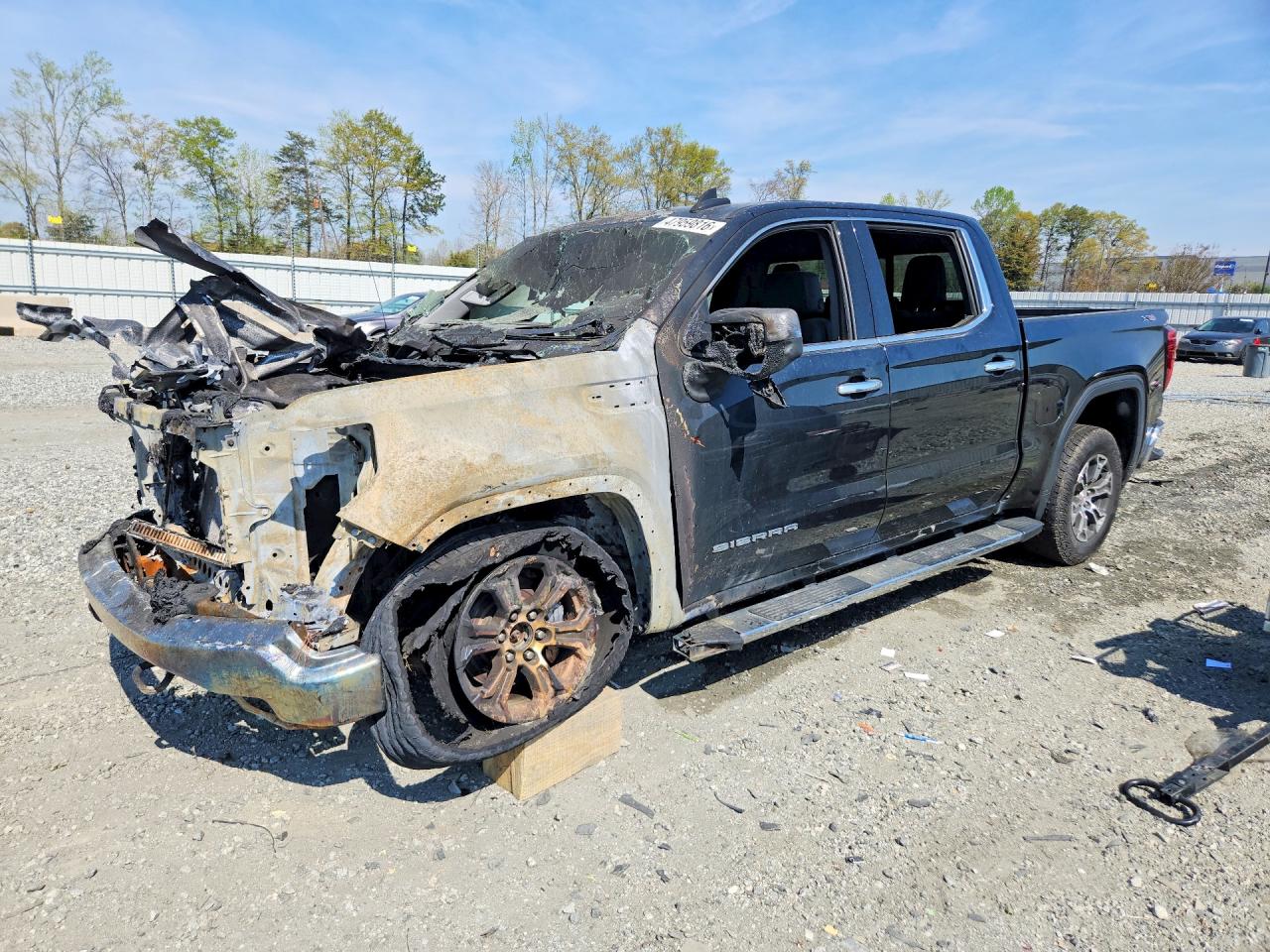 2022 GMC Sierra 1500 SLT, VIN 1GTUUDED5NZ633993 — Engine fire