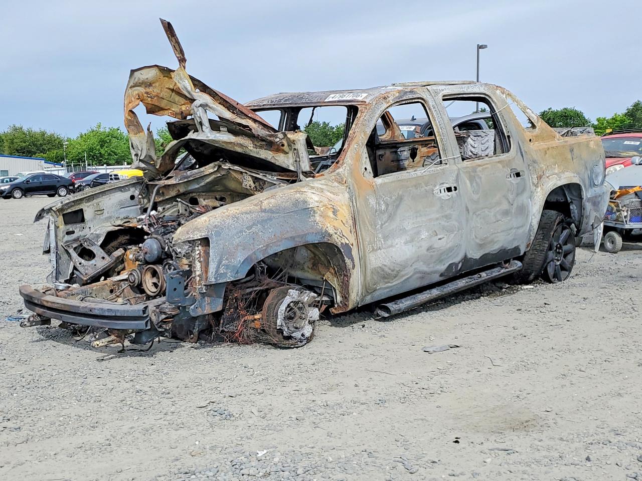 2013 Chevrolet Avalanche LT, VIN 3GNTKFE75DG305924 — Vandalism