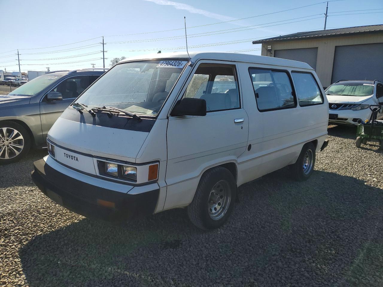 1984 Toyota VAN, VIN JT4YR27V5E0009404 — Minor dents and scratches