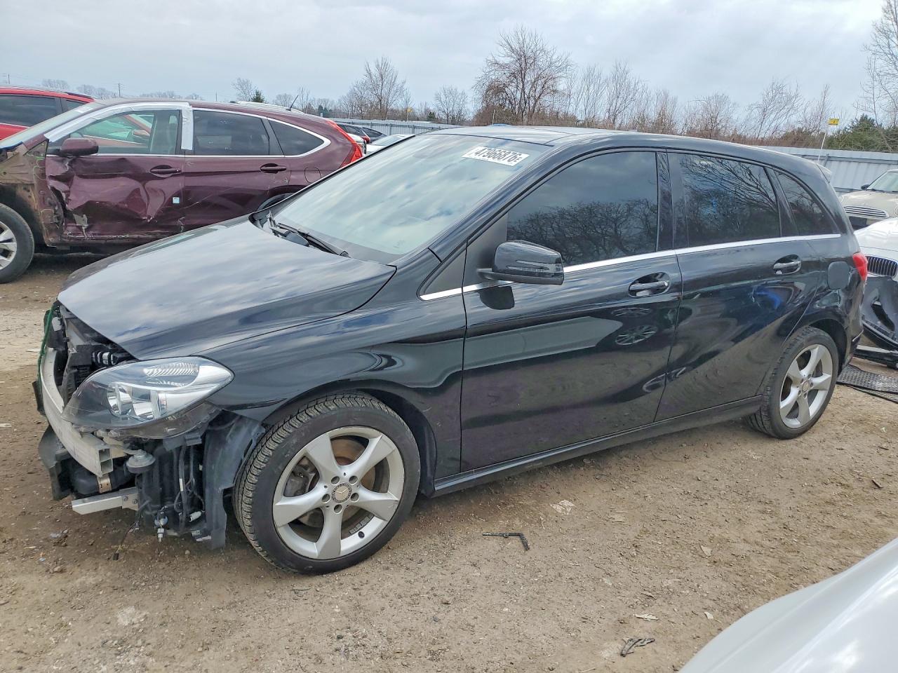 2014 Mercedes-Benz B 250 Sports Tourer, VIN WDDMH4EB7EJ242867 — Front end