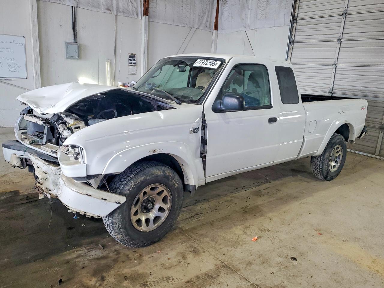 2004 Mazda B-Series DS, VIN 4F4YR16U24TM00789 — Front end
