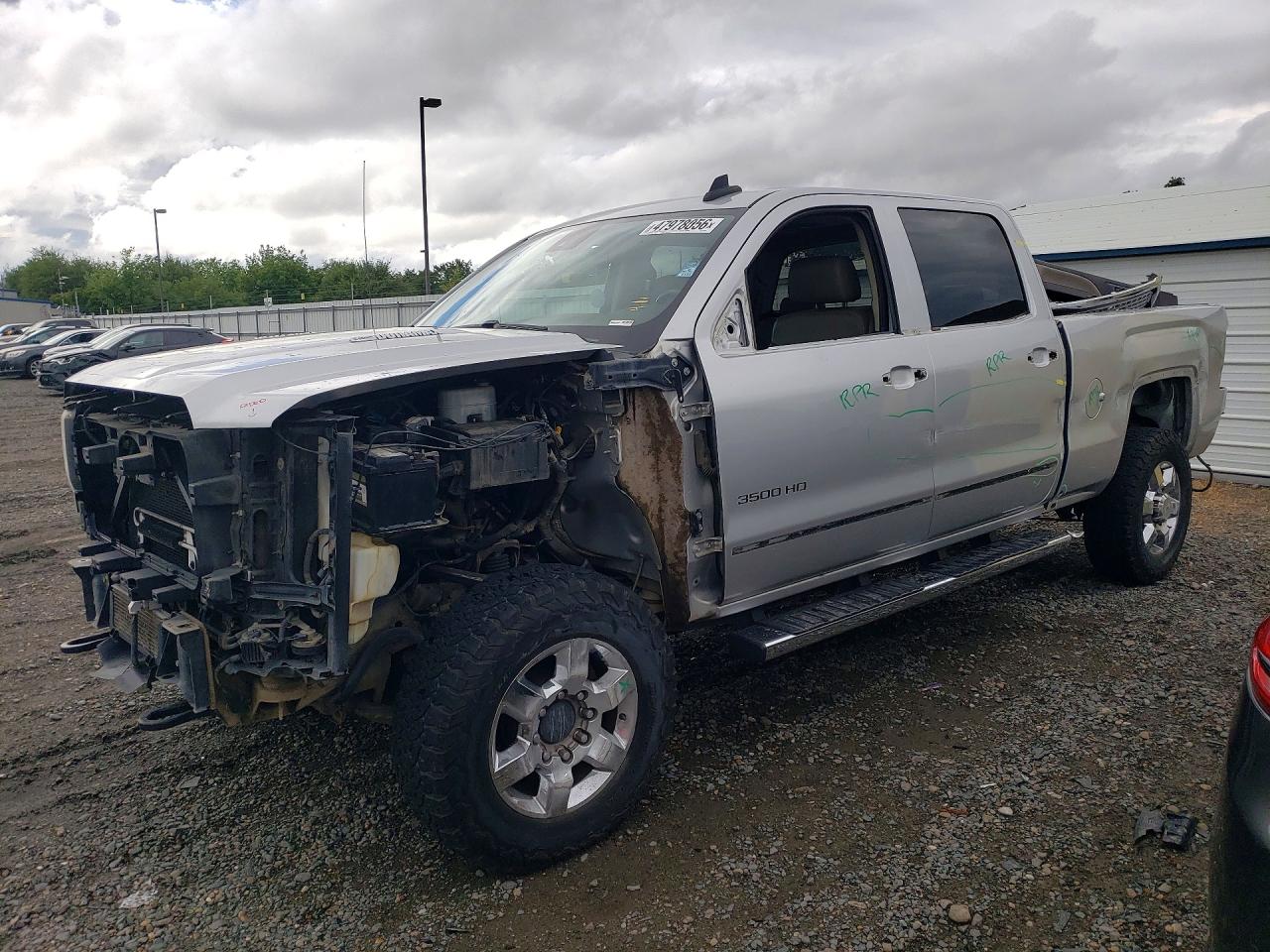 2015 GMC Sierra 3500HD SLT, VIN 1GT423E8XFF559394 — Front end