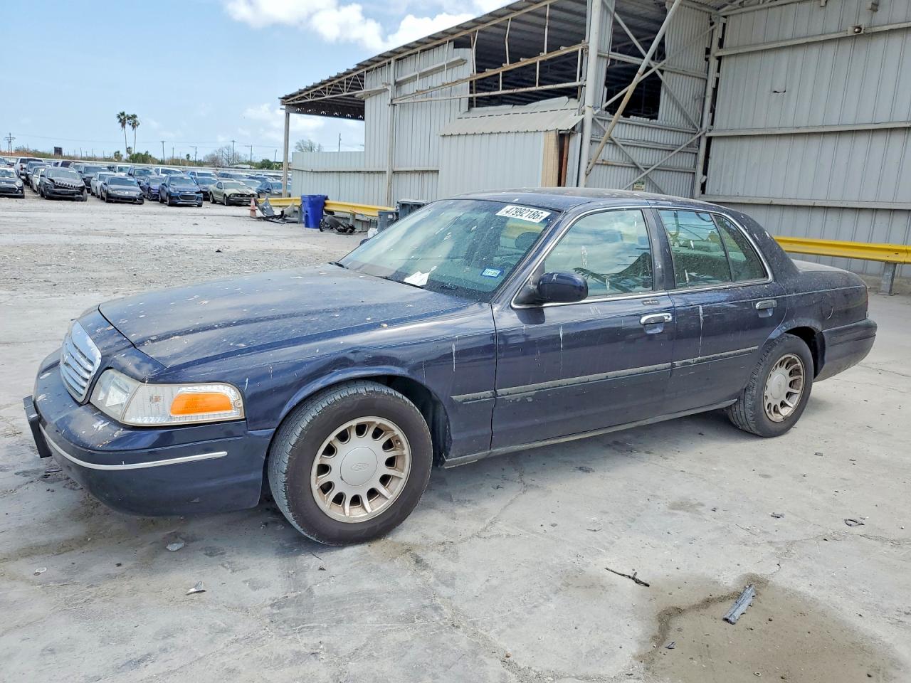 2000 Ford Crown Victoria LX, VIN 2FAFP74W6YX147875 — Side