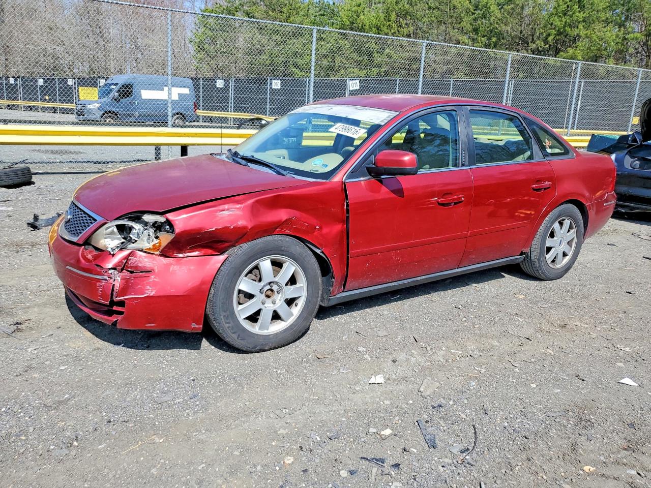2005 Ford Five Hundred SE, VIN 1FAFP23105G157540 — Side