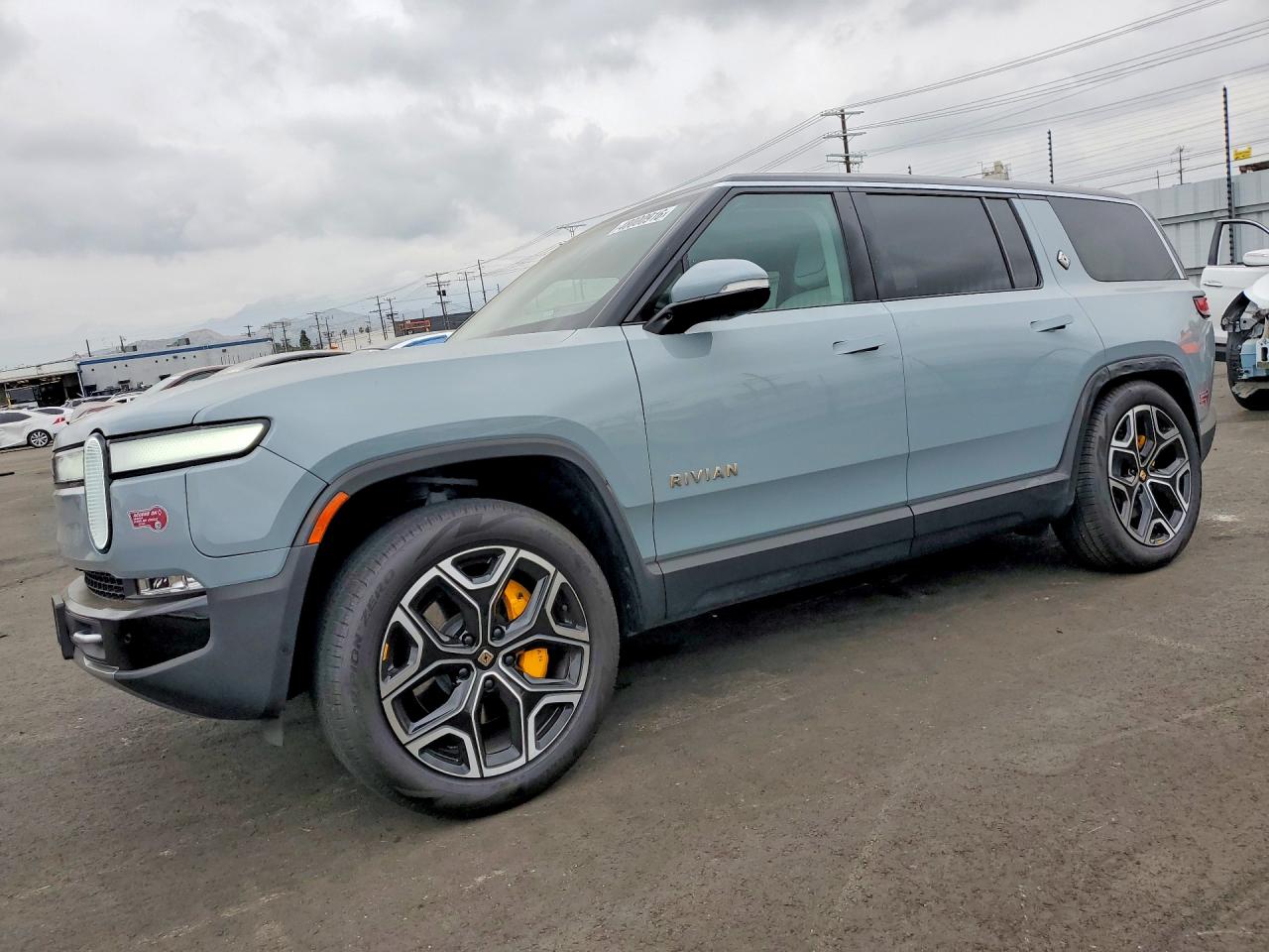 2024 Rivian R1S Adventure, VIN 7PDSGABA8RN044868 — Бок