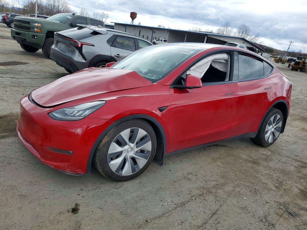 2021 Tesla Model Y Long Range, VIN 5YJYGDEE3MF139315 — Front end