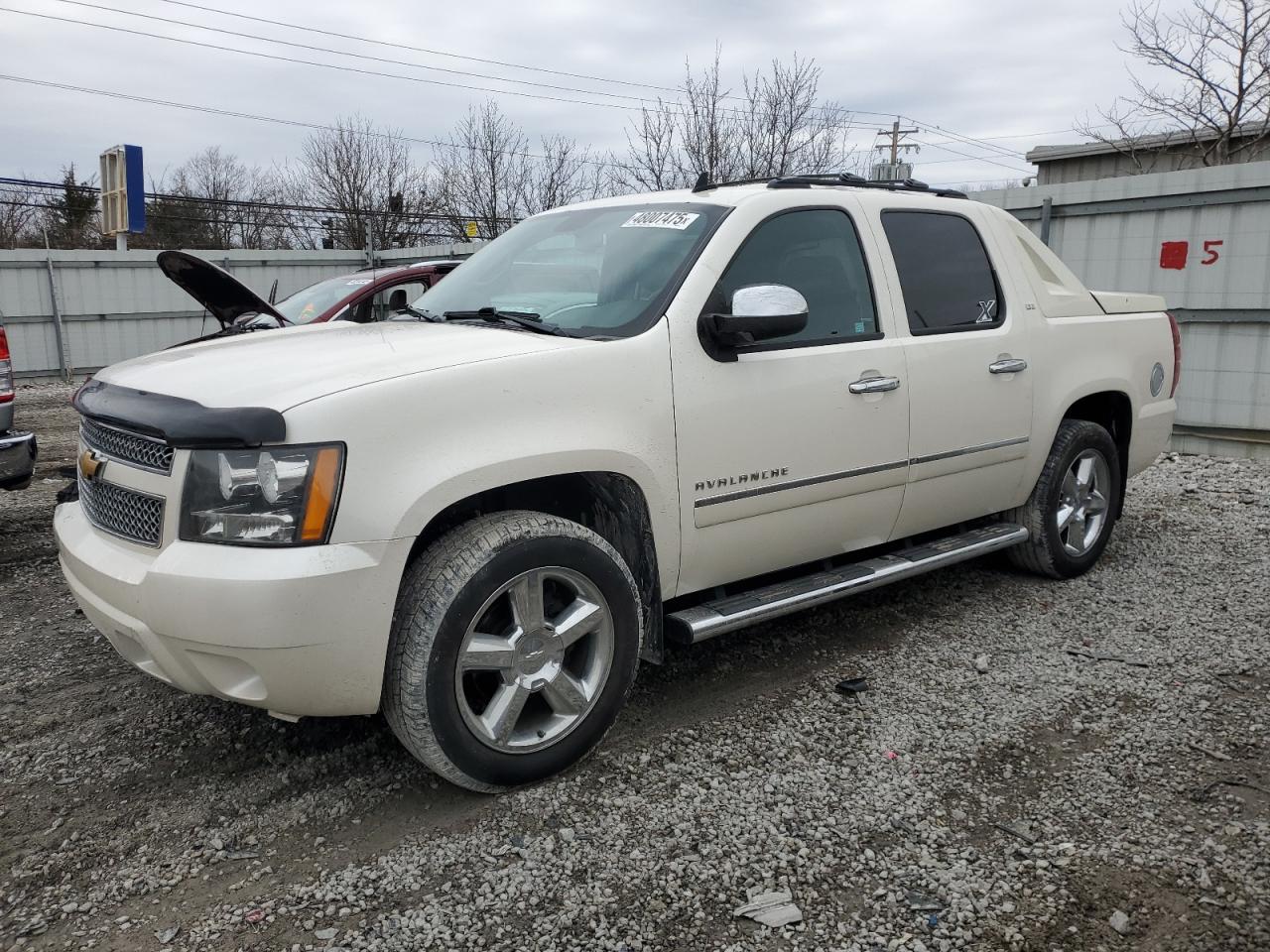 2012 Chevrolet Avalanche LTZ, VIN 3GNTKGE7XCG281513 — Перед